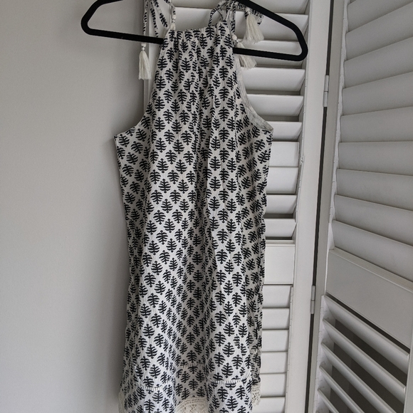 Old Navy Shoulder Tassel Tie Linen Dress - Picture 7 of 8